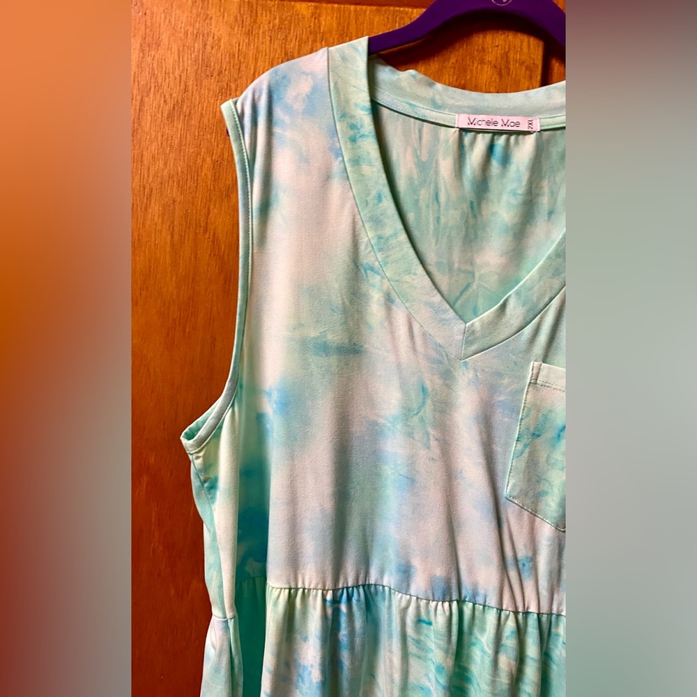 Mint Tie-Dye V-Neck Tank Top - Picture 4 of 7